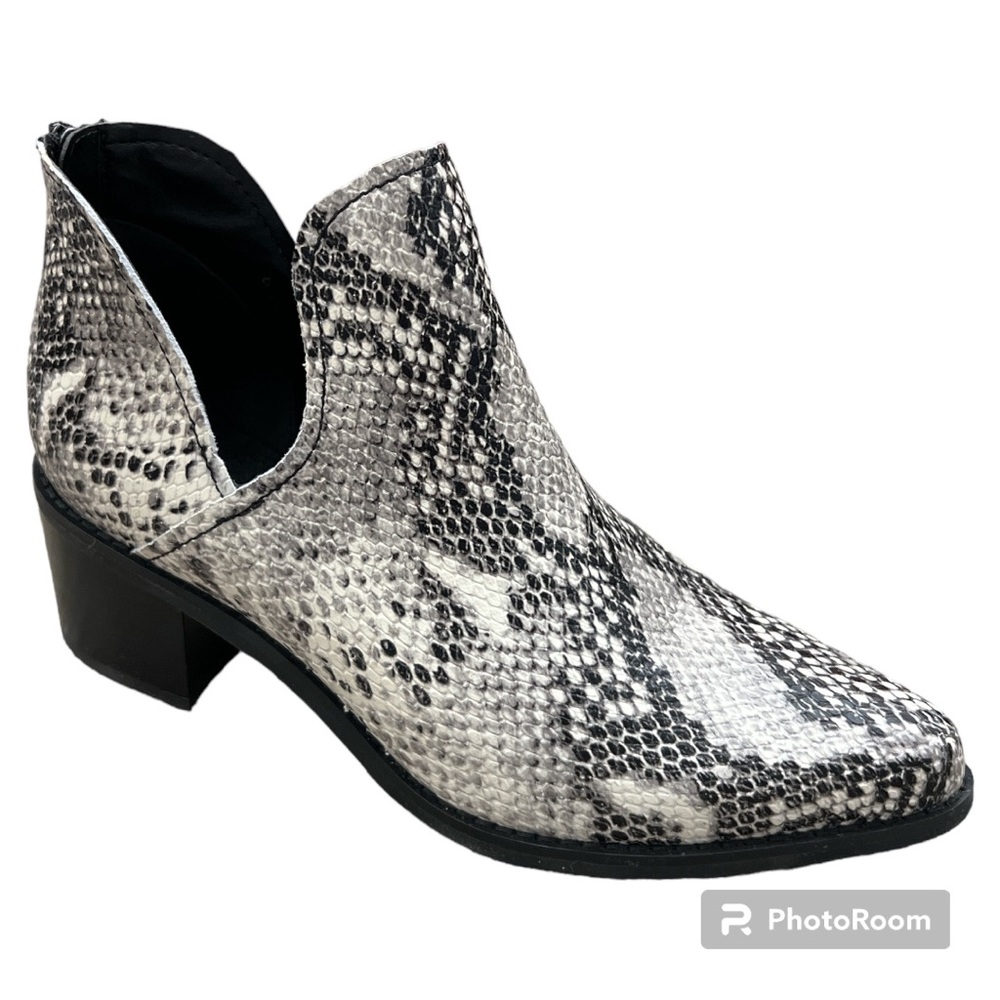 Blondo waterproof Eliza shoe booties snake print cream black gray 8
